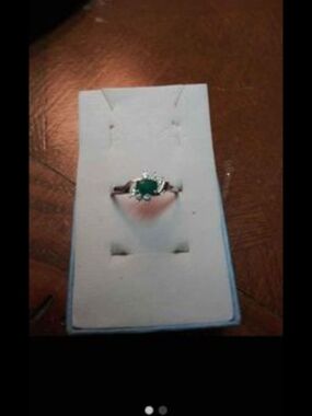 New Sterling Silver 2.1g Natural Emerald Ring Size 9